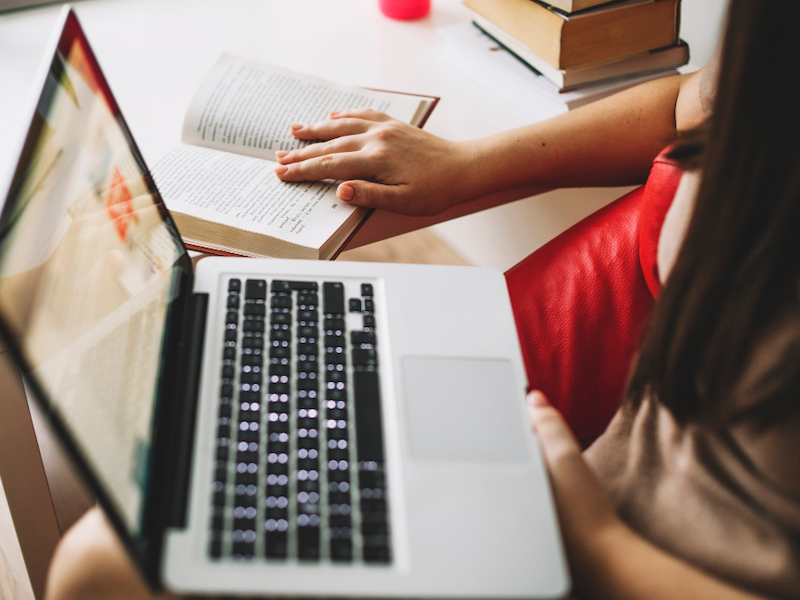 Web-Based Health Information Seeking by People Living With Multiple Sclerosis: Qualitative Investigation of the Multiple Sclerosis Online Course