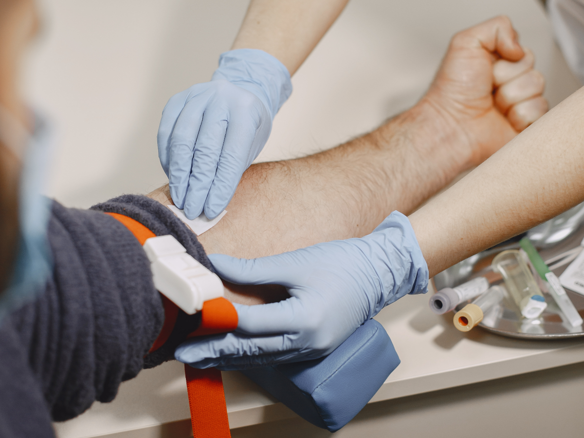 Real-Time Estimation of Arterial Partial Pressure of Carbon Dioxide in Patients Undergoing General Anesthesia: Predictive Modeling Study