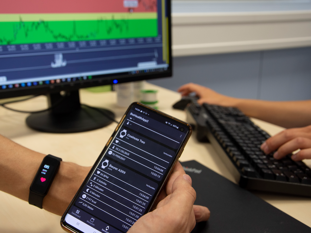 An App-Based Remote Patient Monitoring System With Wrist and In-Ear Wearables in Gastrointestinal Oncology: Prospective Feasibility Pilot Study