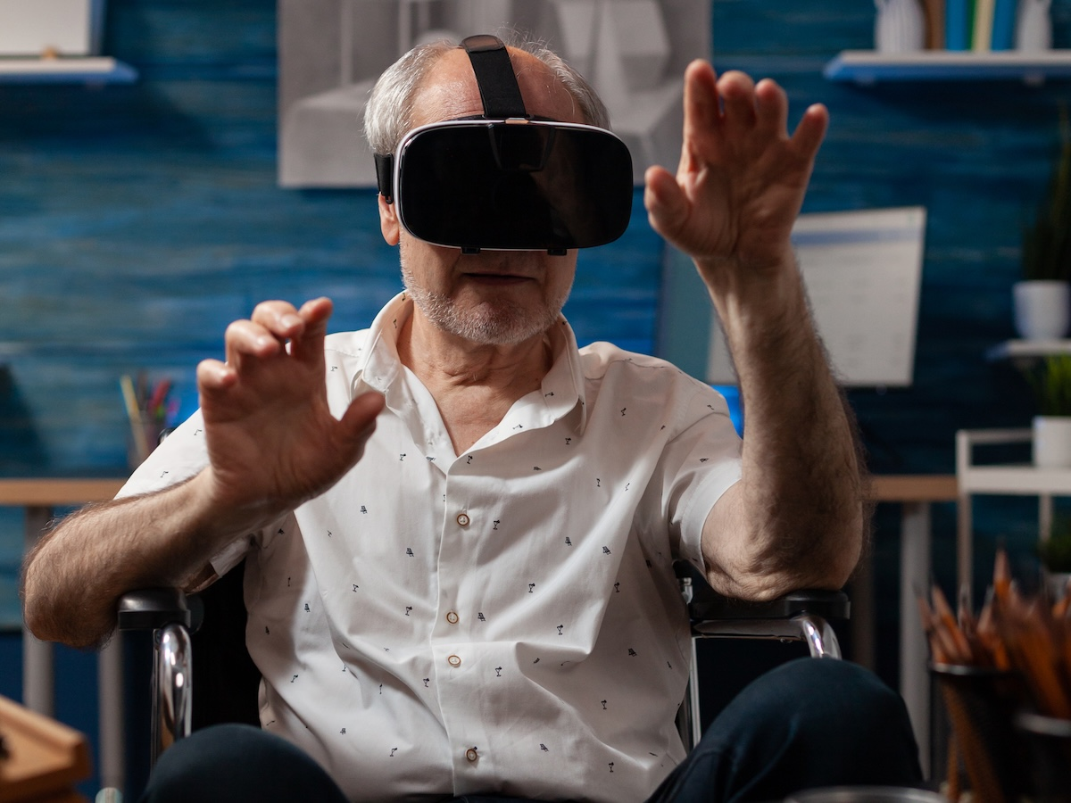 Evaluating the Effectiveness of Immersive Virtual Reality Rehabilitation Games With Enhanced Visual Training for Hand Motor Function Improvement Using Electromyography: Randomized Controlled Trial