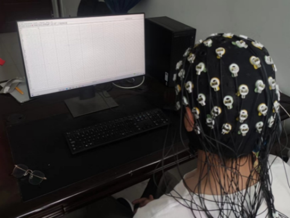 Functional brain network analysis of VR motion sickness